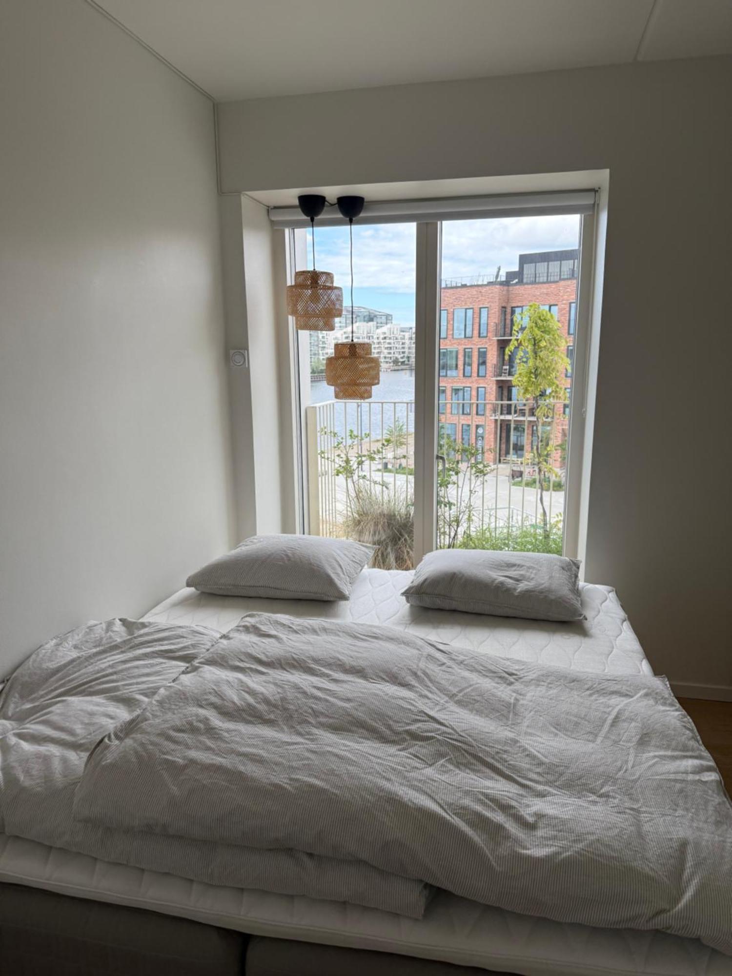 Laekker Med Vand Udsigt Pa Islands Brygge